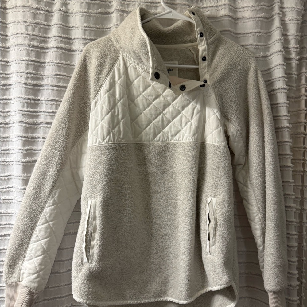 Abercrombie & Fitch Cream Quilted Jacket